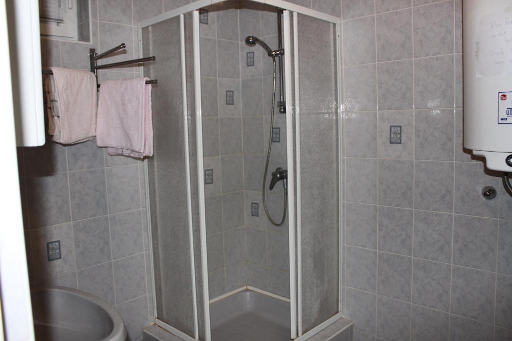 Orwa Apartmanok - Fenyofa Koez زلاكاروس الغرفة الصورة