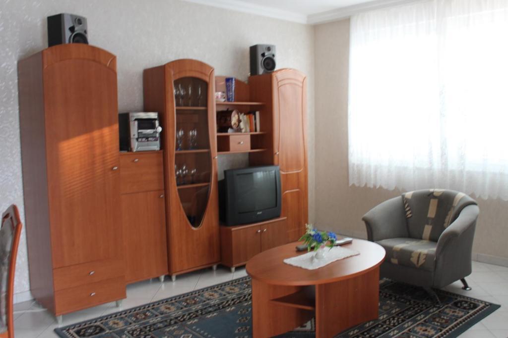 Orwa Apartmanok - Fenyofa Koez زلاكاروس الغرفة الصورة