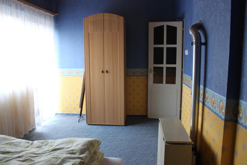 Orwa Apartmanok - Fenyofa Koez زلاكاروس الغرفة الصورة