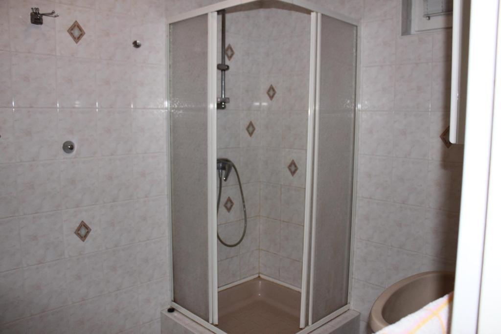 Orwa Apartmanok - Fenyofa Koez زلاكاروس الغرفة الصورة