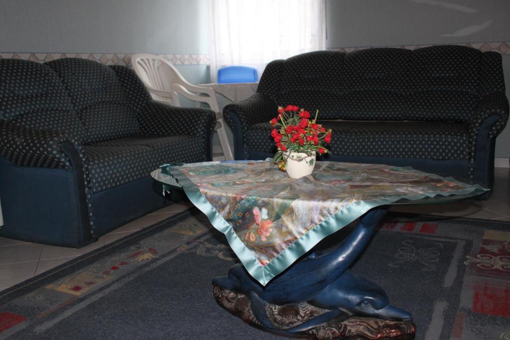 Orwa Apartmanok - Fenyofa Koez زلاكاروس الغرفة الصورة